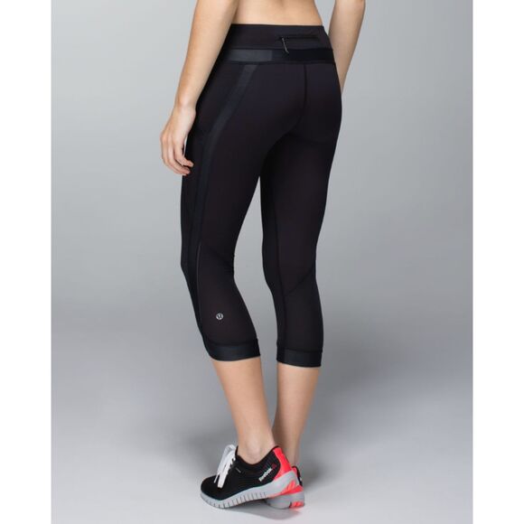 Lululemon Chase Me Crop II - Black - Size 6 - Picture 1 of 15